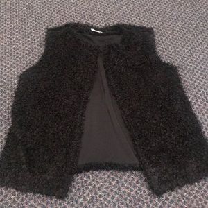 Black fuzzy vest size L